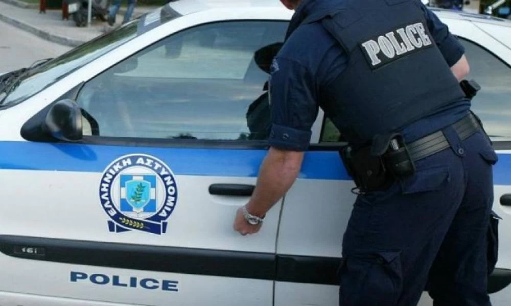 Καλαμάτα: "Mαϊμού" αστυνομικός εξαπάτησε δύο γυναίκες